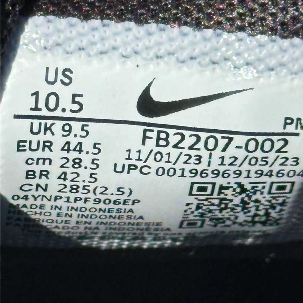 NEW Nike Revolution 7 Reflecting Casual Sneaker - US Size Mens 10.5 | Womens 12